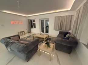 Lovely 5 bedroom house in London with Cinema